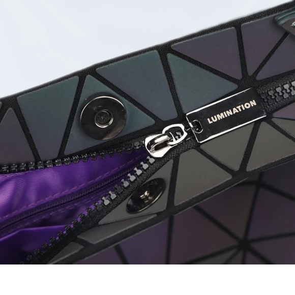 NWT The Lumination Holographic Handbag - Picture 4 of 8